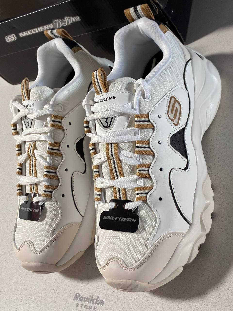 Skechers D'Lites Mujer Blanco y Dorado Eur 38