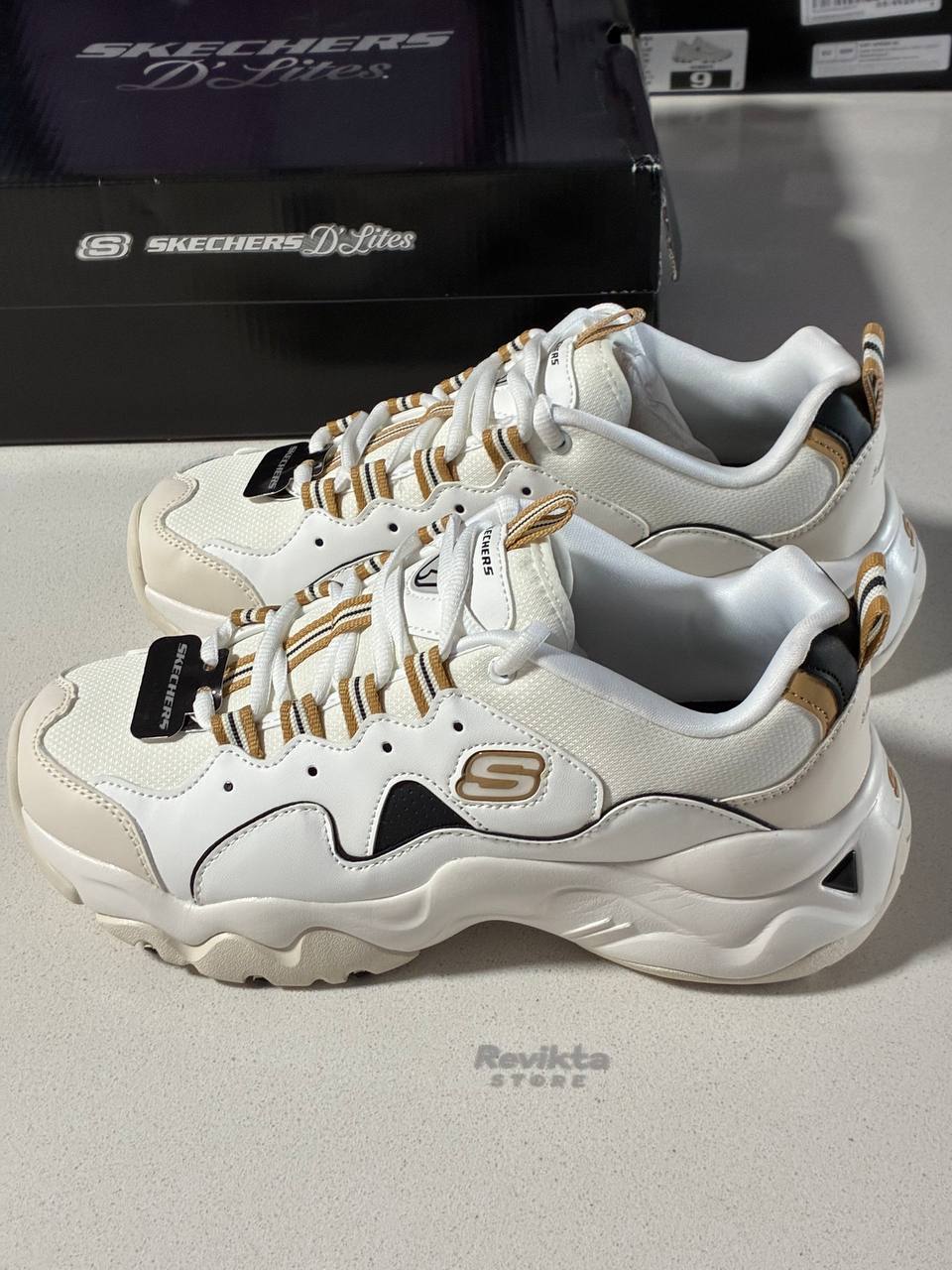 Skechers D'Lites Mujer Blanco y Dorado Eur 38