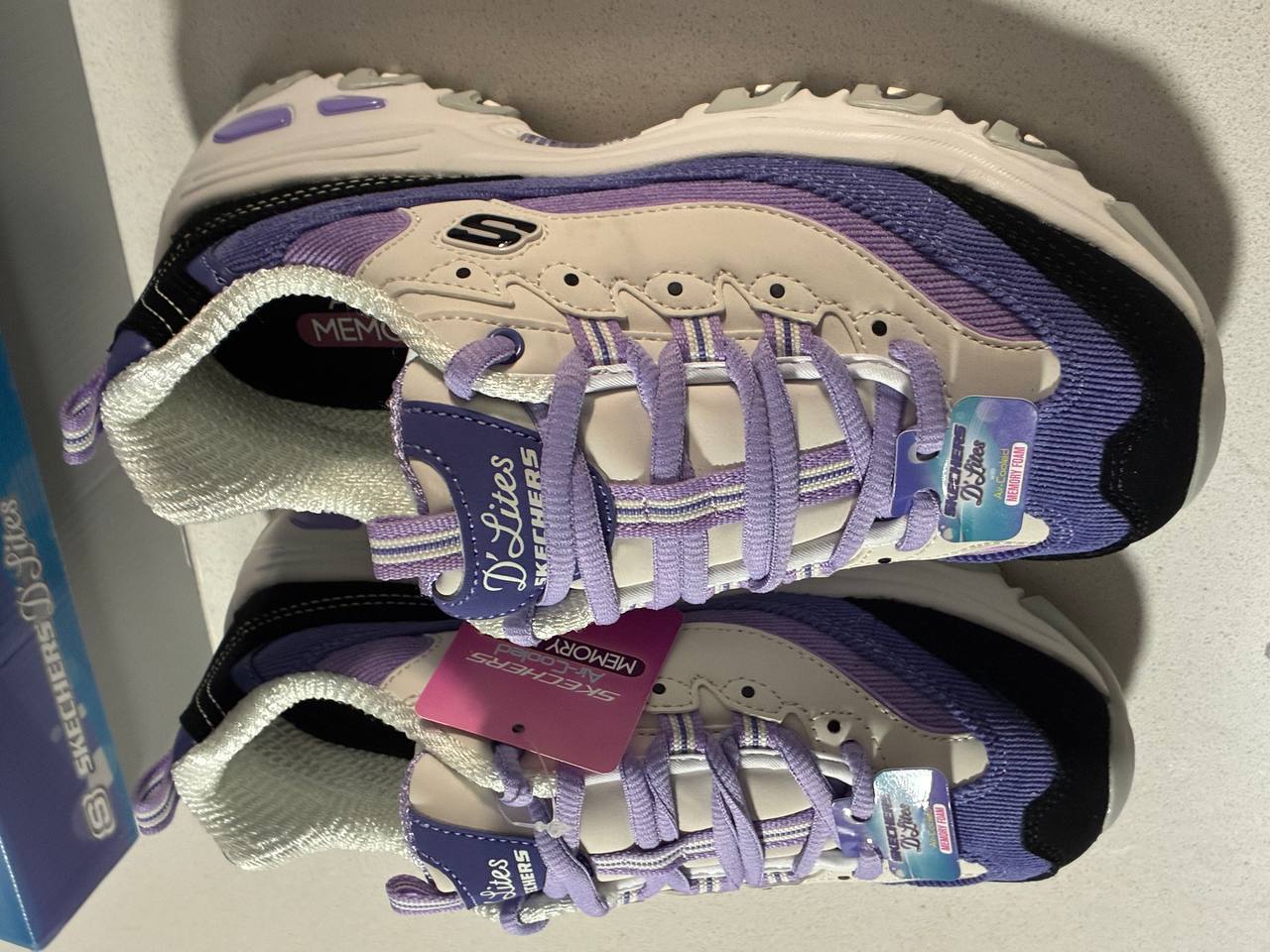 Skechers D'Lites Talla 36 Morado Blanco