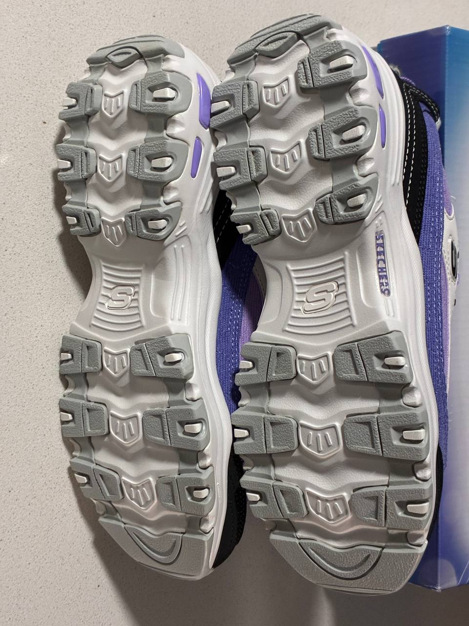 Skechers D'Lites Talla 36 Morado Blanco